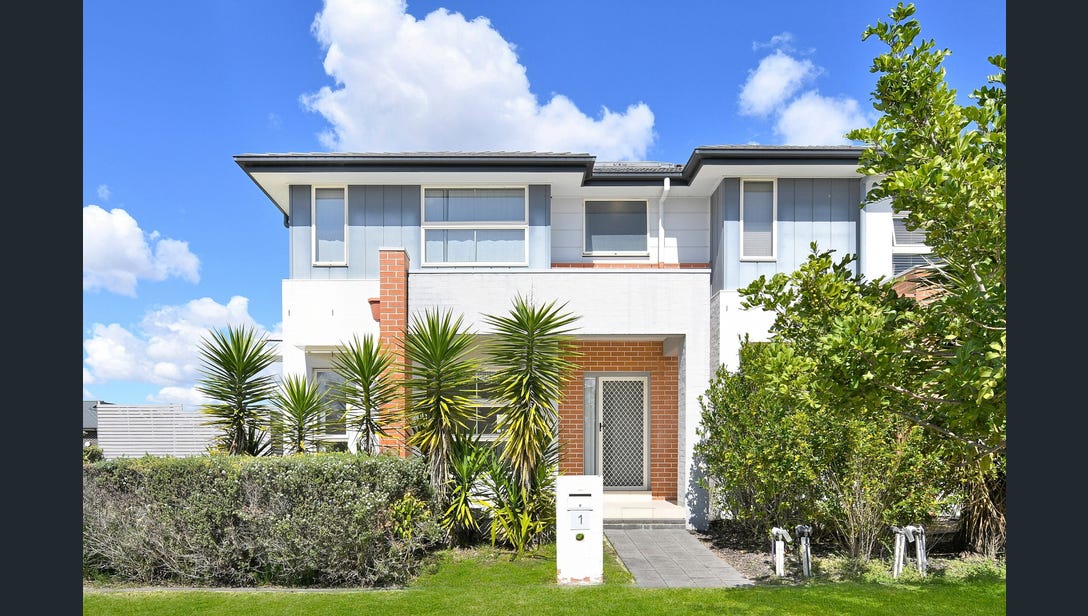 Spacious Student House with Shared & Private Room Options + Beautiful Backyard - Image 1