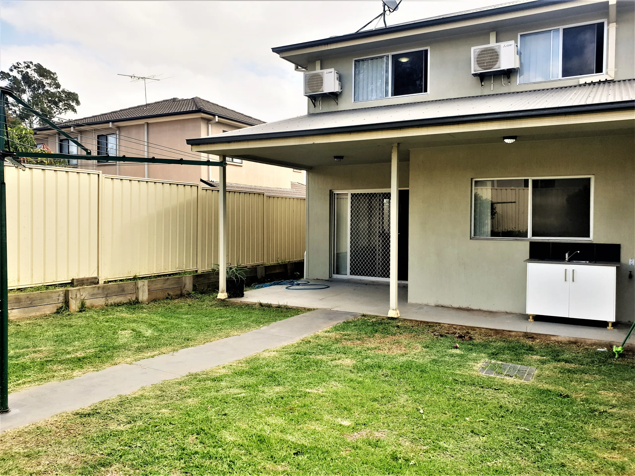 Spacious Student Home with Shared & Private Rooms Near Station & Western Sydney University - Image 1