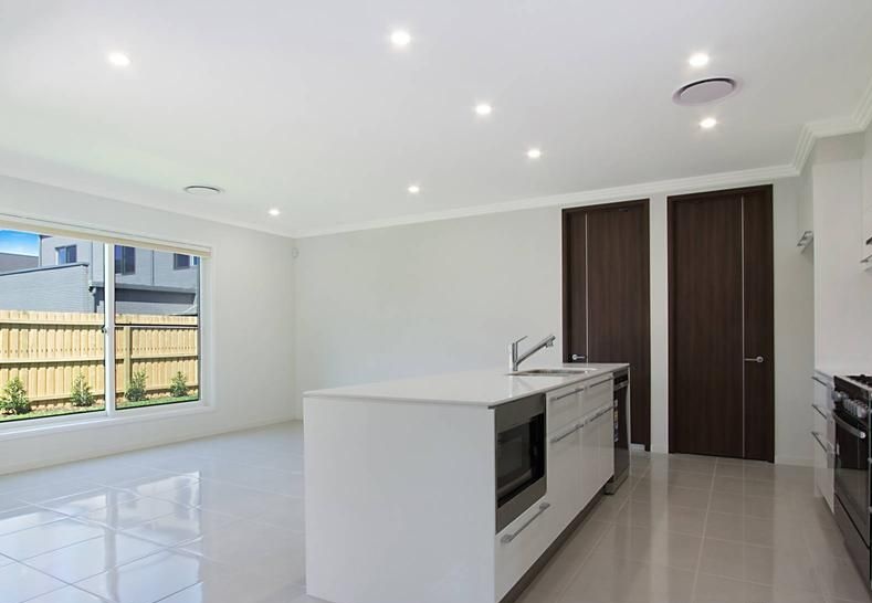 Premium Student Home with Shared & Private Rooms Near Schofields Station & Western Sydney University - Image 2